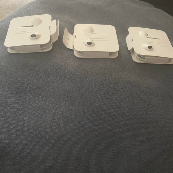 Apple Other - 3 pair Apple earbuds.